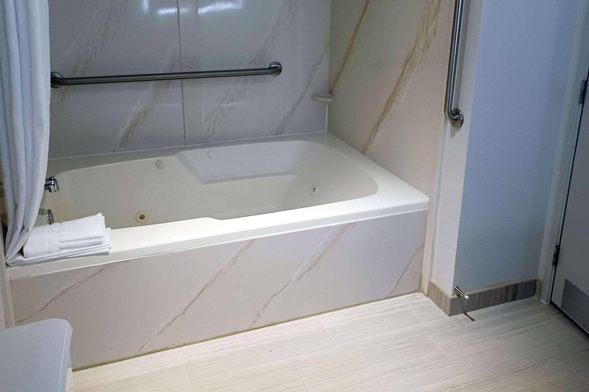Inn Comfort - Columbus 3*